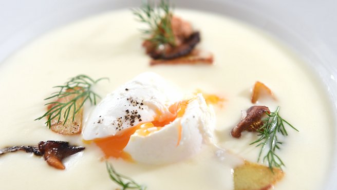 “Kulajda” cream soup with a poached egg