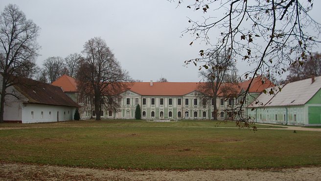 Schloss Jemčina